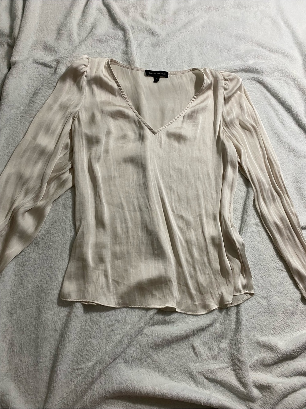 Banana Republic Ivory V-Neck Long-Sleeve Blouse